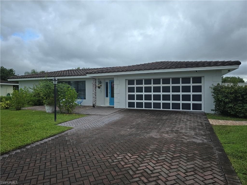 211 Richmond AVE S LEHIGH ACRES, FL 33936