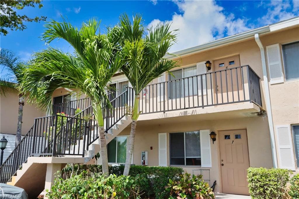 118 Palm DR 8 NAPLES, FL 34112