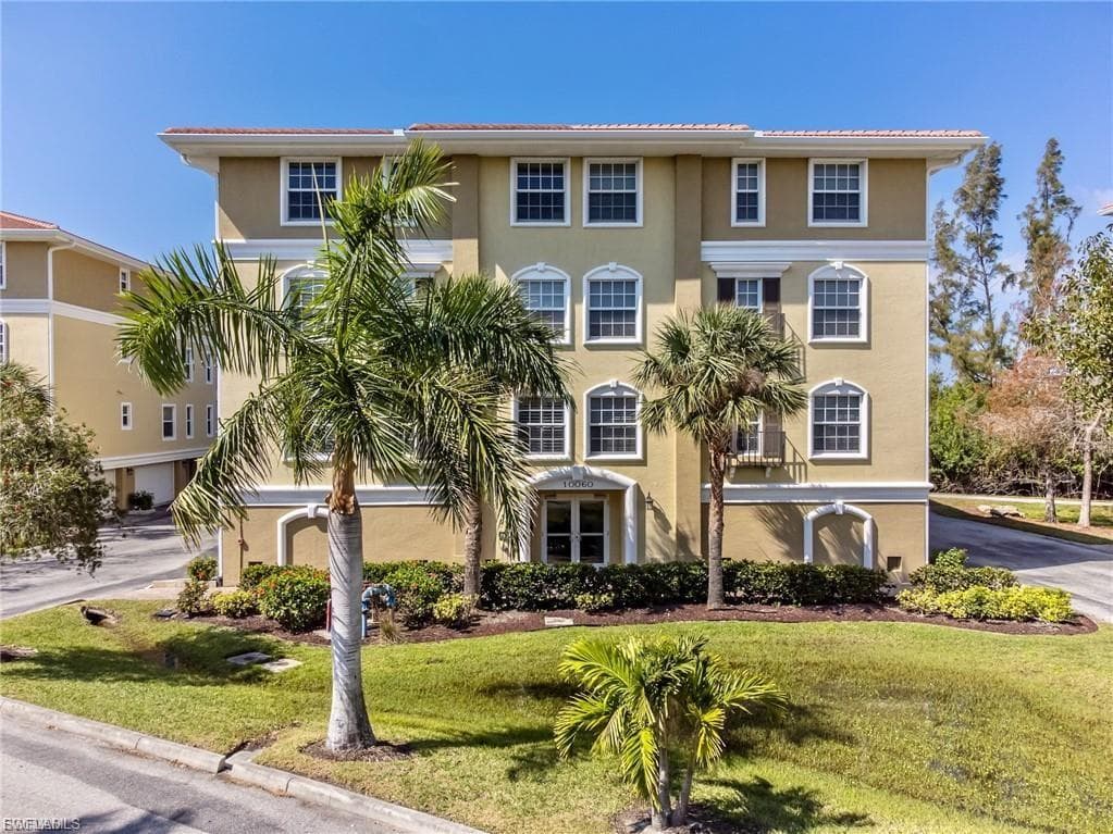 10060 Lake Cove DR 102 FORT MYERS, FL 33908