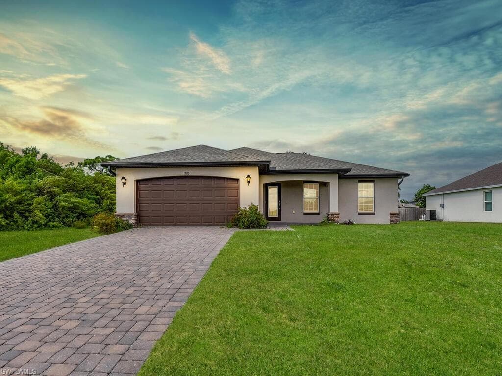 1700 NE 5th PL CAPE CORAL, FL 33909