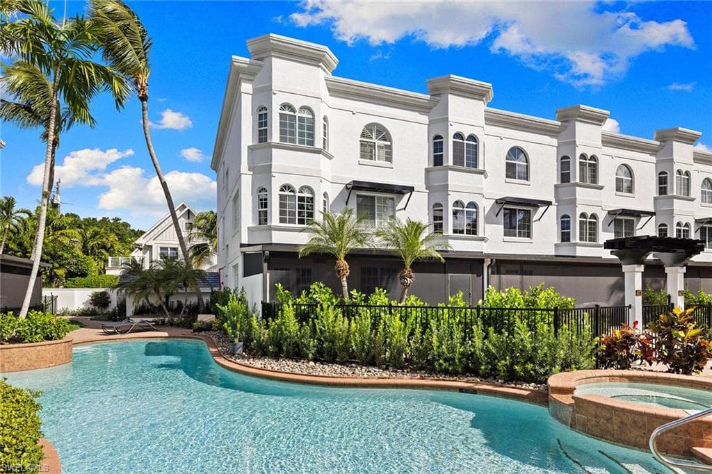 417 4th AVE S 301 NAPLES, FL 34102
