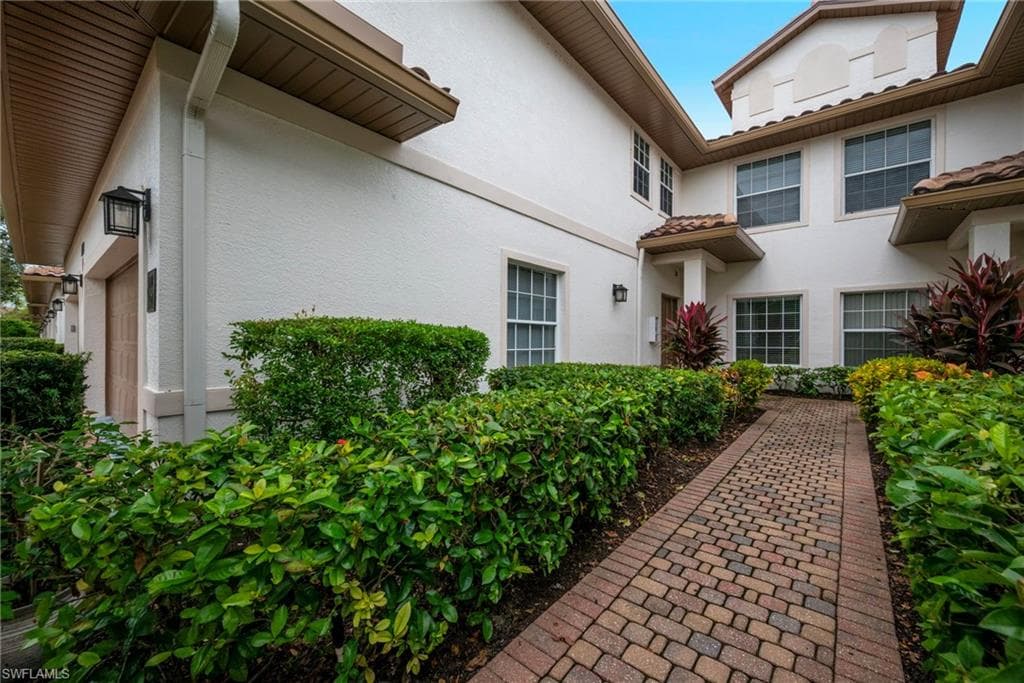 8161 Saratoga DR 1401 NAPLES, FL 34113
