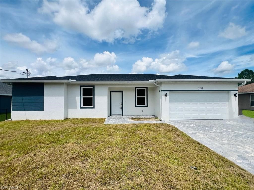 2718 HELEN PL LEHIGH ACRES, FL 33971