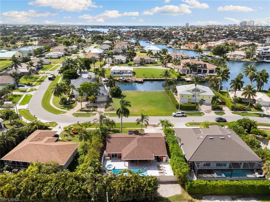121 Bahama AVE MARCO ISLAND, FL 34145