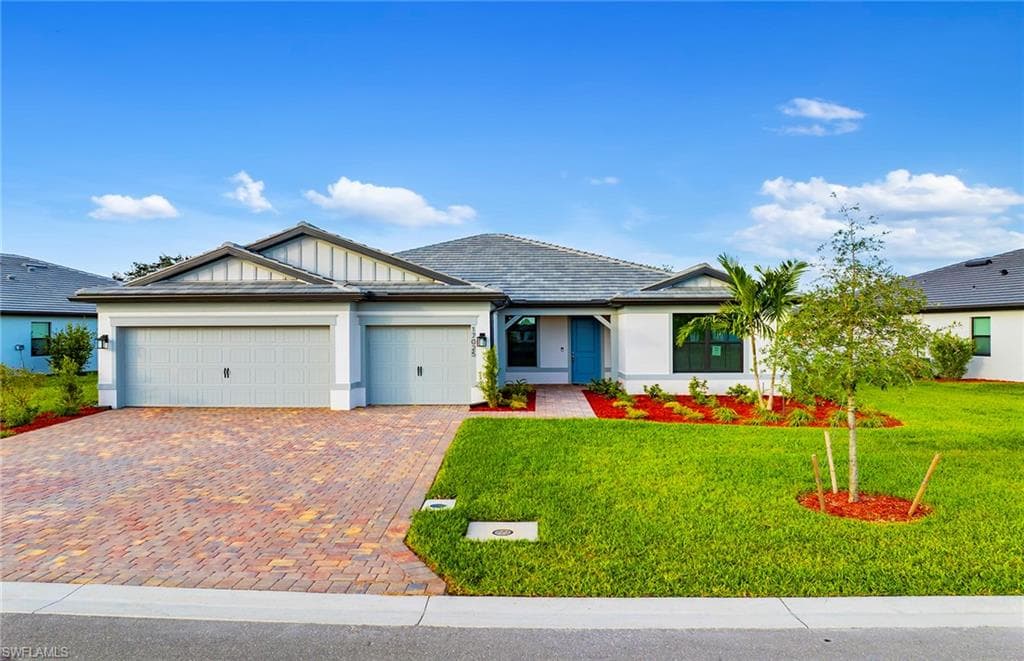 17025 Bishop BLVD ALVA, FL 33920
