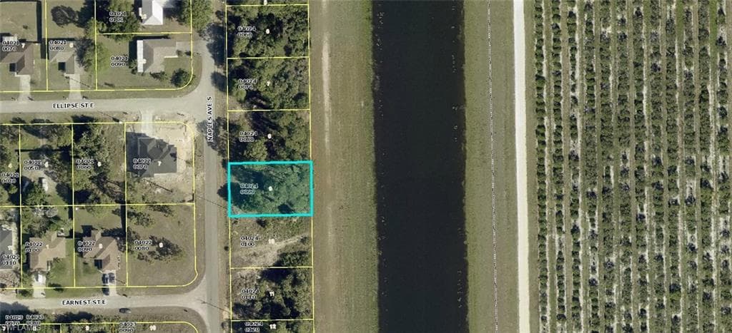 917 Naples AVE S LEHIGH ACRES, FL 33974