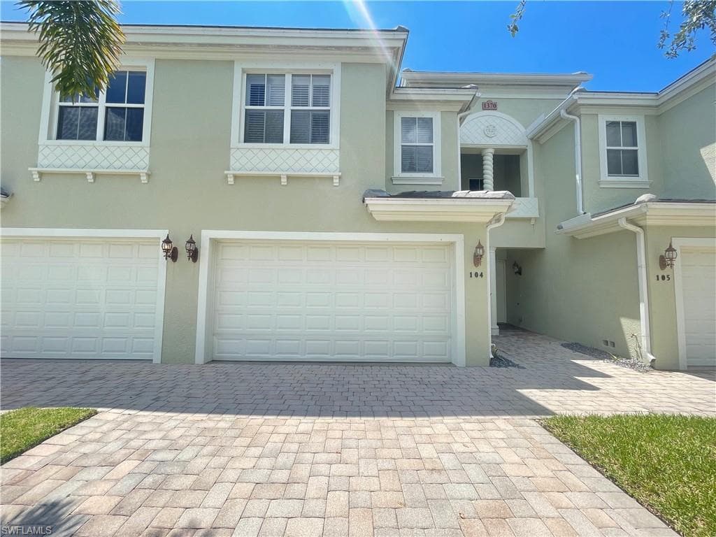 1370 Mariposa CIR 104 NAPLES, FL 34105