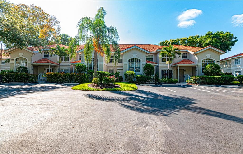 2440 Old Groves RD C201 NAPLES, FL 34109