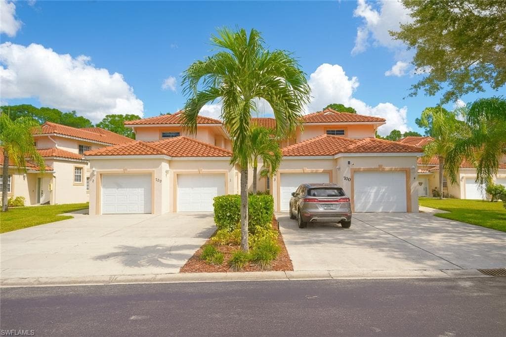 700 Luisa LN 2 NAPLES, FL 34104