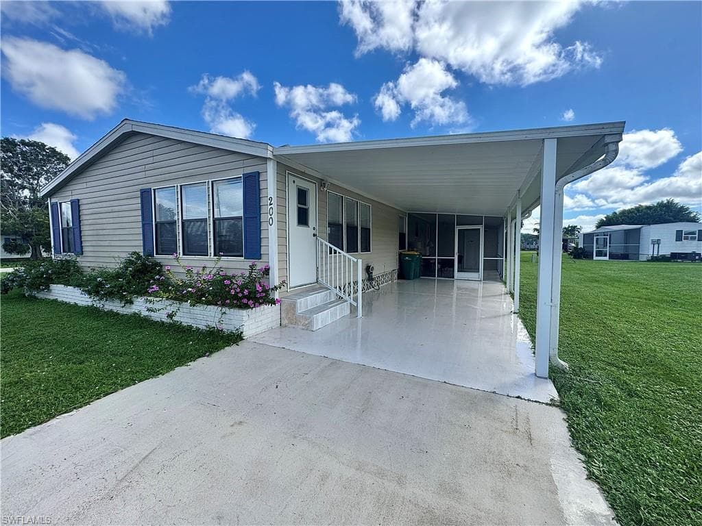 200 Sugarloaf LN NAPLES, FL 34114