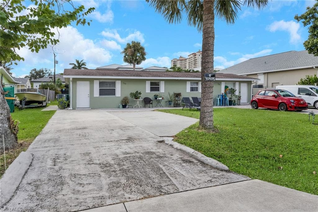 530 92nd AVE N NAPLES, FL 34108