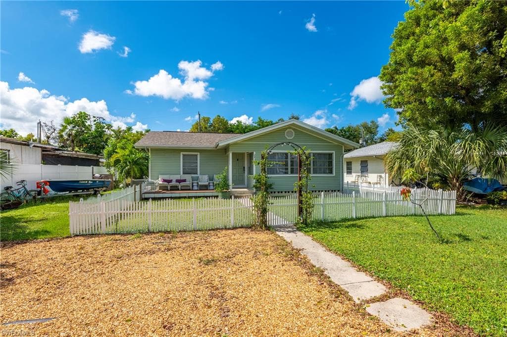 2432 Washington AVE NAPLES, FL 34112