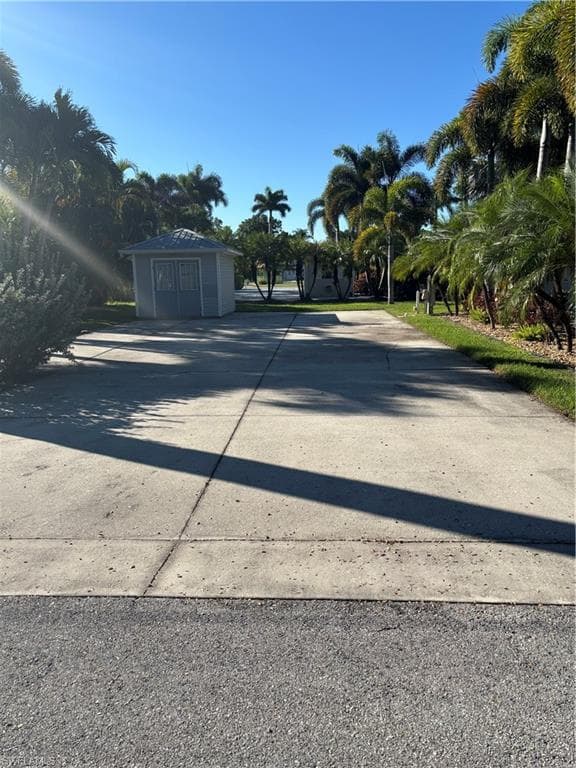 10130 SUNNYWOOD CT FORT MYERS, FL 33905