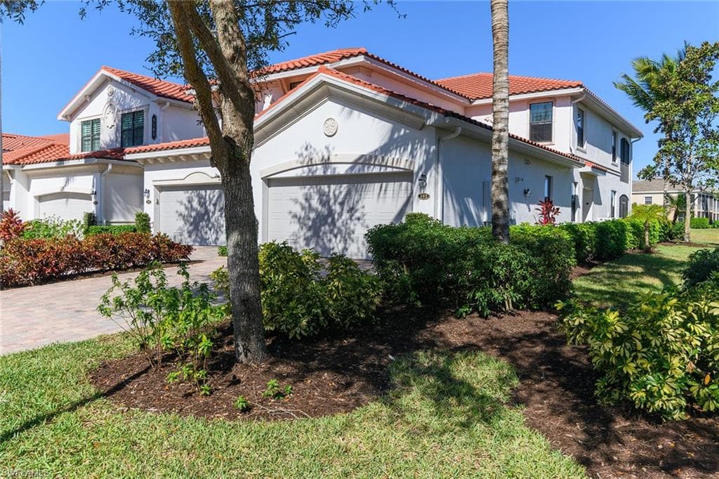 3165 Aviamar CIR 102 NAPLES, FL 34114