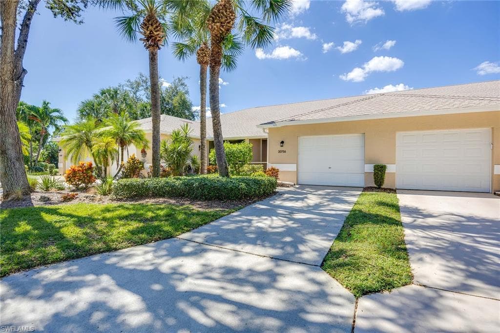 20756 Country Barn DR ESTERO, FL 33928