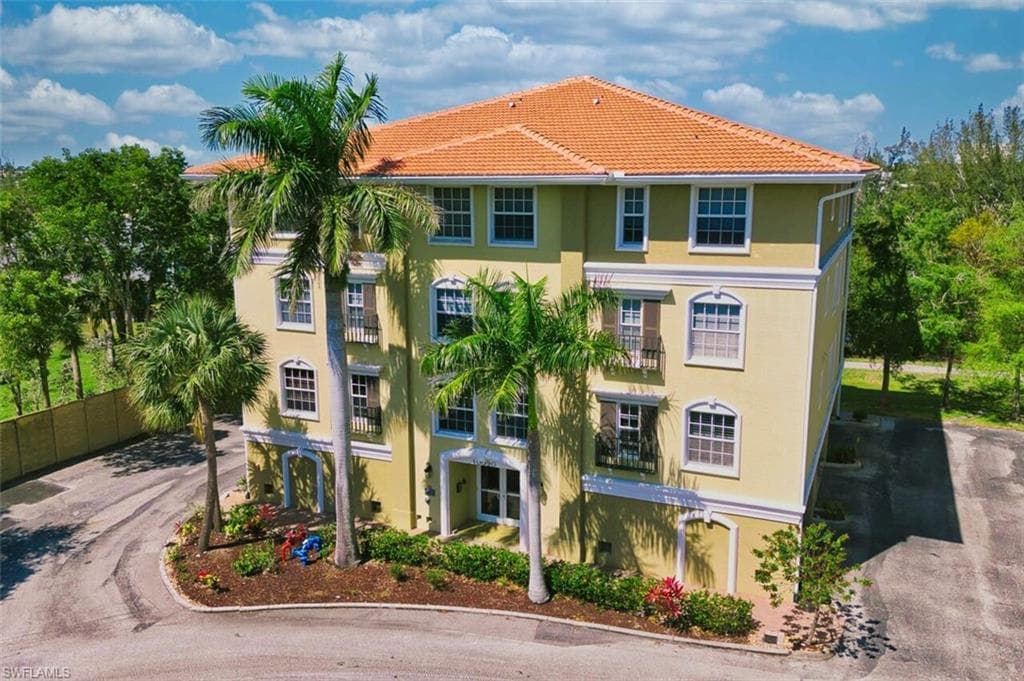 10090 Lake Cove DR 101 FORT MYERS, FL 33908