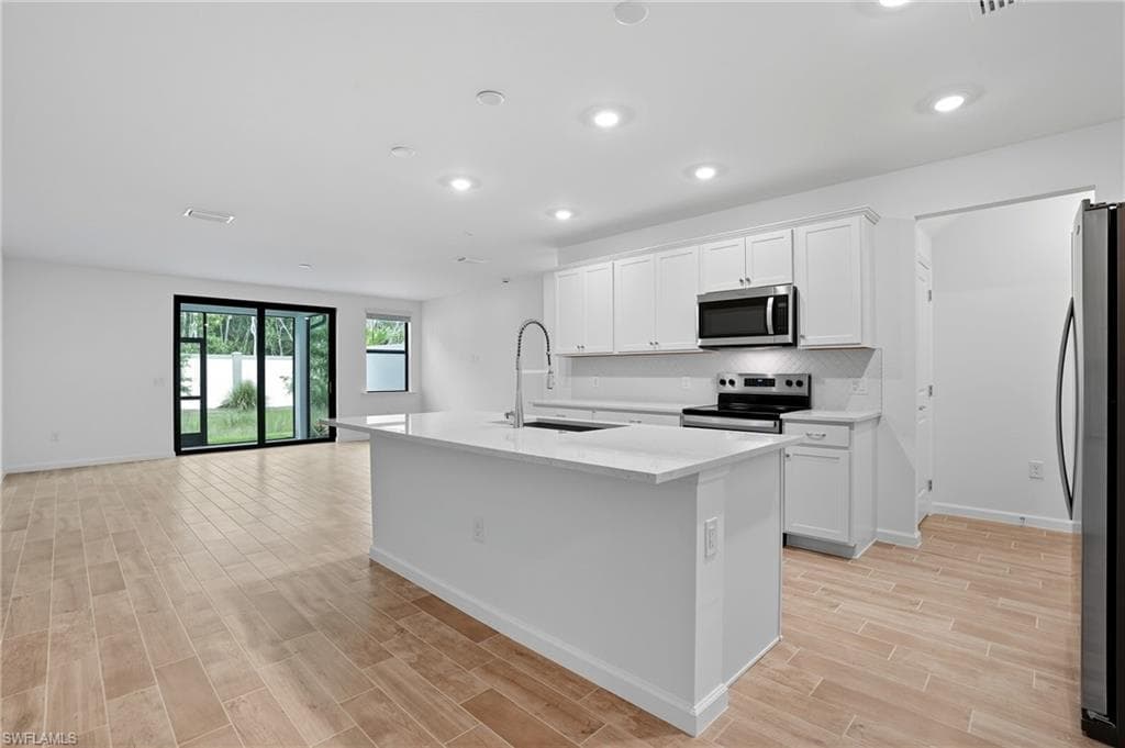 27881 Radiant CT BONITA SPRINGS, FL 34135