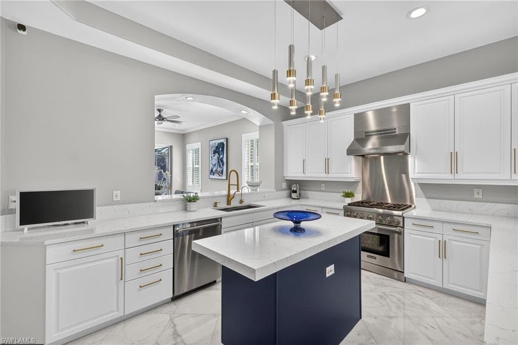2830 TIBURON BLVD E 102 NAPLES, FL 34109
