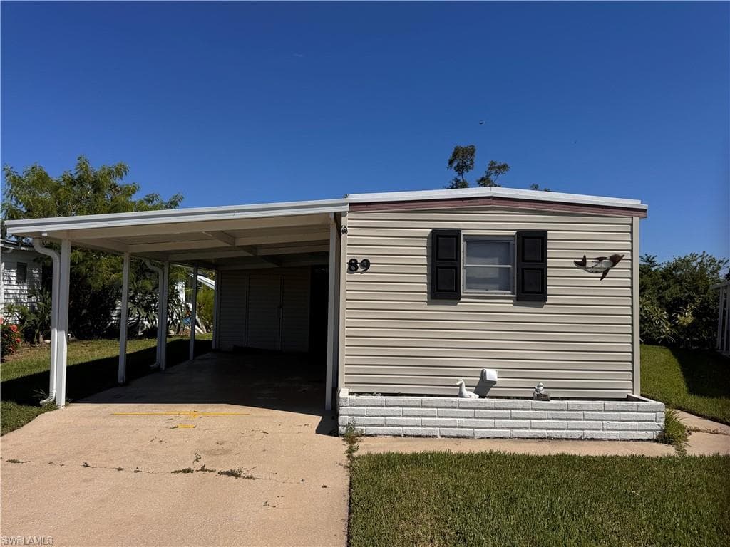 89 Sun CIR FORT MYERS, FL 33905