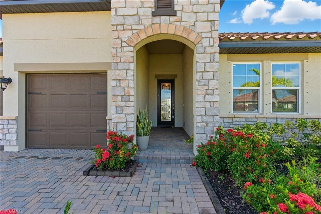 2055 Grove DR NAPLES, FL 34120