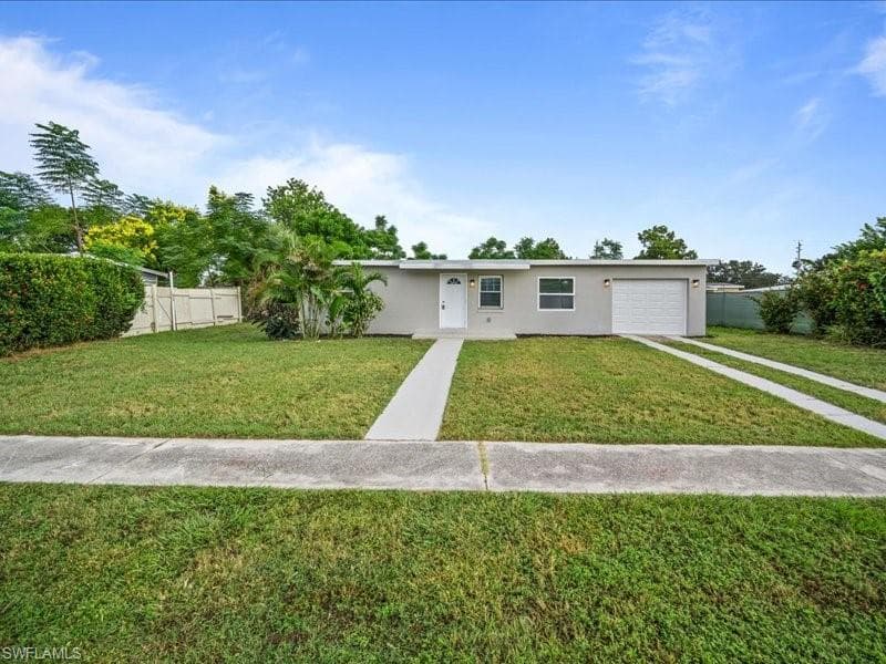 21512 Kenyon AVE PORT CHARLOTTE, FL 33952