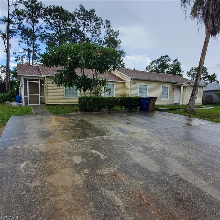 2433 Lola Ave S LEHIGH ACRES, FL 33973