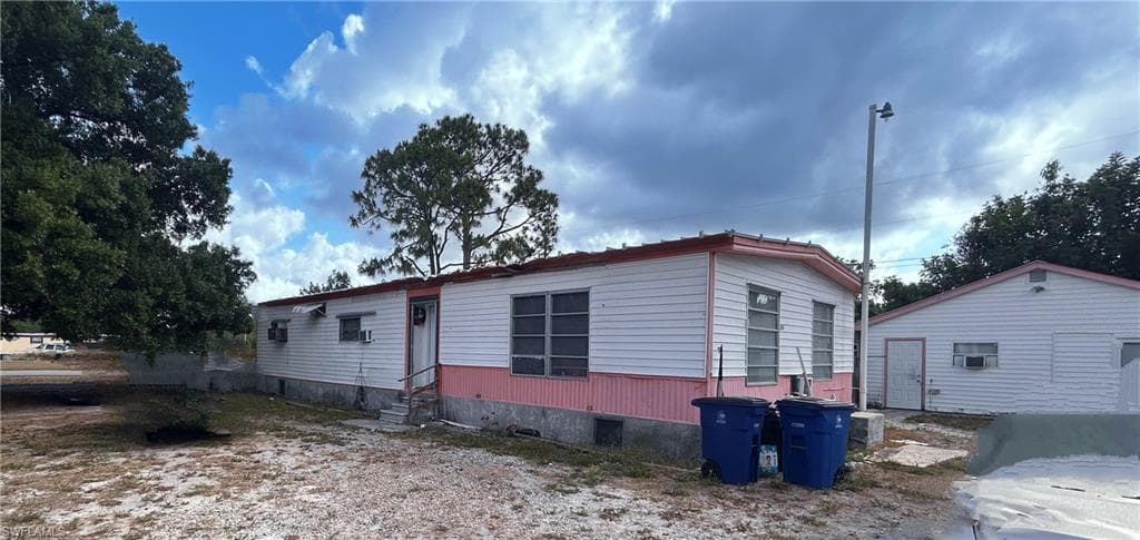 8281 Sevigny DR NORTH FORT MYERS, FL 33917