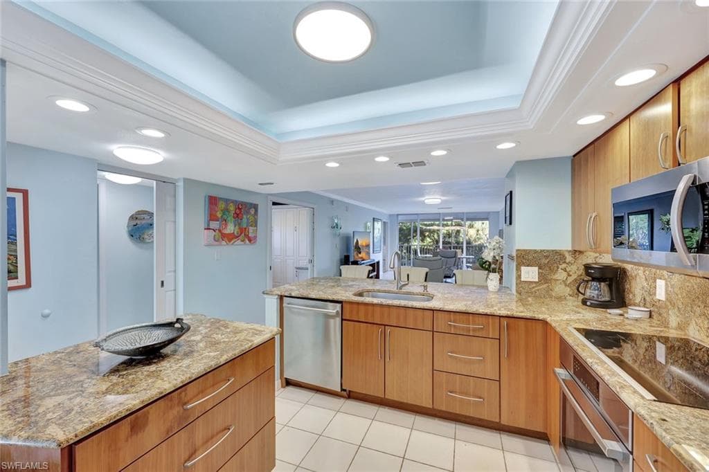 100 Stevens Landing DR 101 MARCO ISLAND, FL 34145