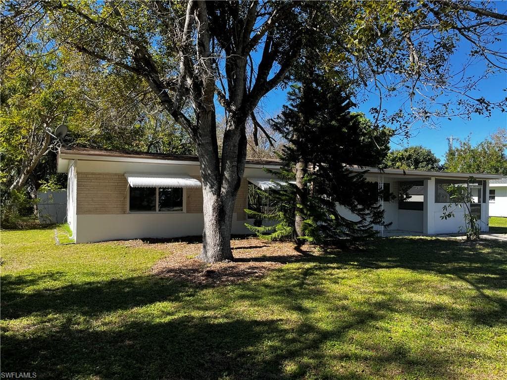 1685 Daniels DR NORTH FORT MYERS, FL 33917