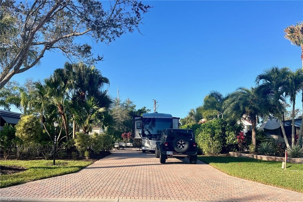 4694 Southern Breeze DR NAPLES, FL 34114