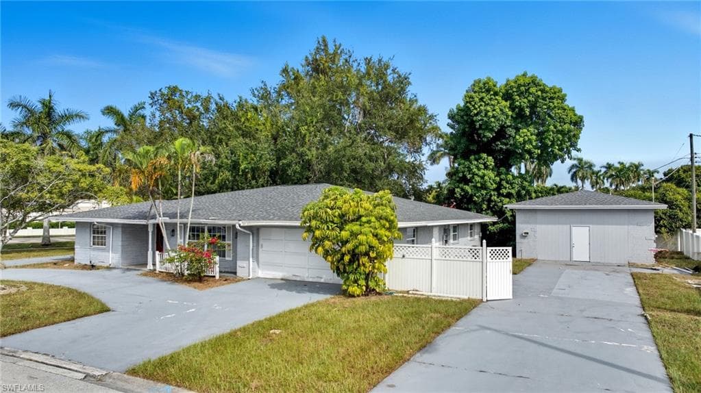 4747 McGregor BLVD FORT MYERS, FL 33901