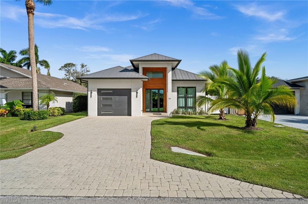 781 103rd AVE N NAPLES, FL 34108