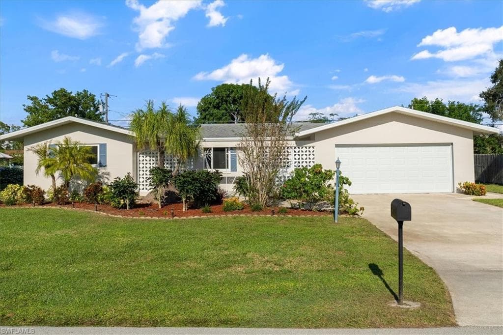 1502 Canal ST LEHIGH ACRES, FL 33936