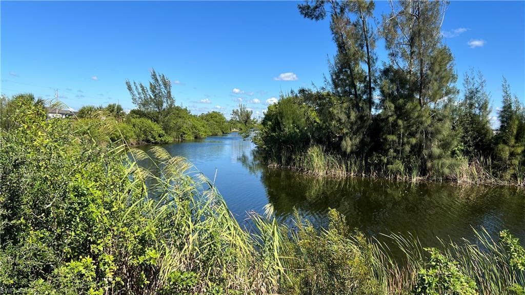209 NW 19th TER CAPE CORAL, FL 33993