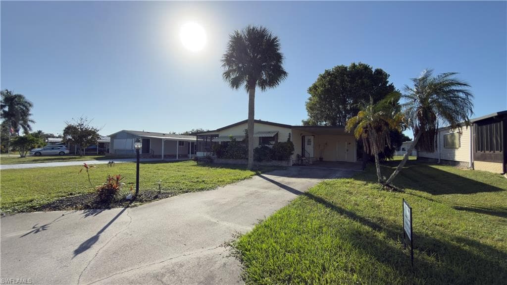 207 Riverwood RD NAPLES, FL 34114