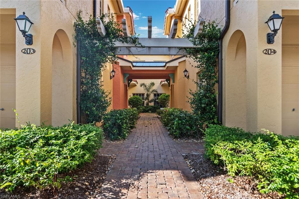 8621 Piazza Del Lago CIR 103 ESTERO, FL 33928