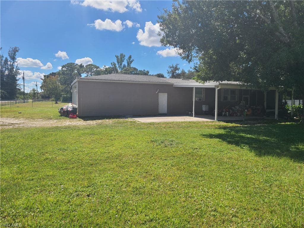 2463 Laurel LN NORTH FORT MYERS, FL 33917