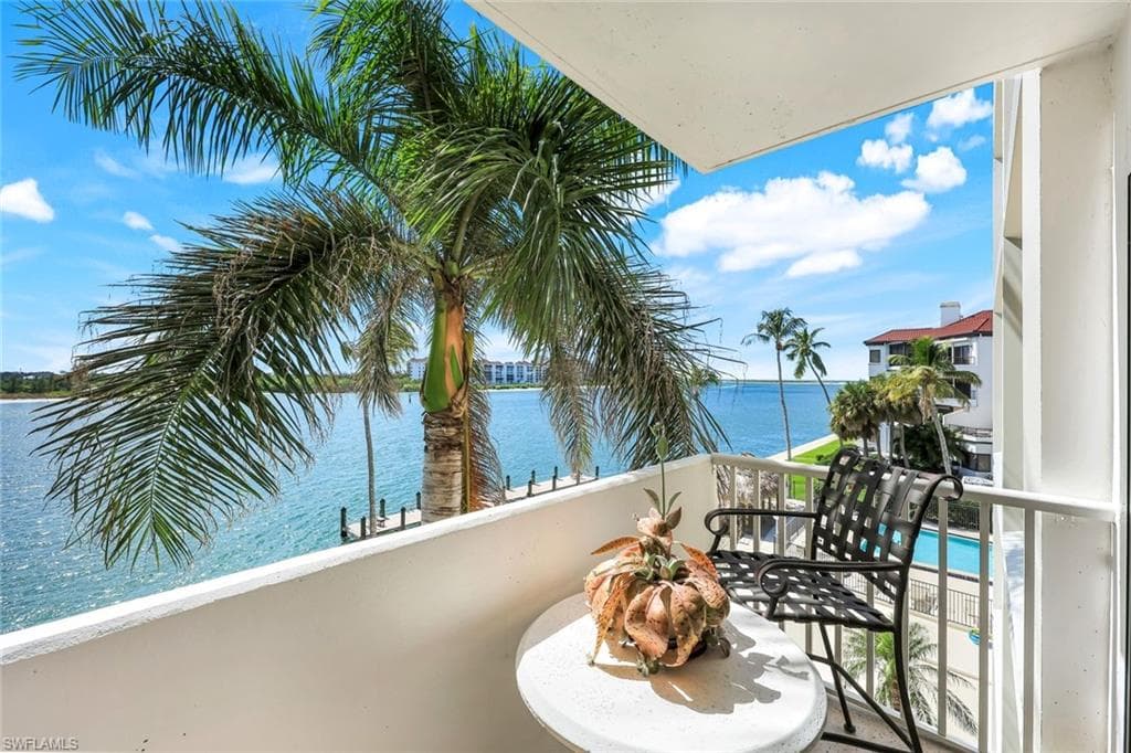 60 Pelican ST W 407 NAPLES, FL 34113