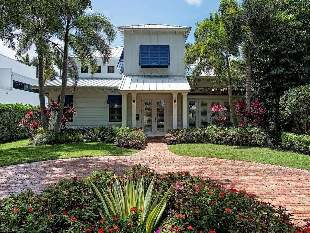 354 1st AVE N NAPLES, FL 34102