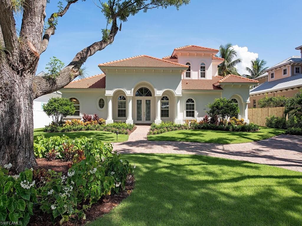 431 1st AVE N NAPLES, FL 34102