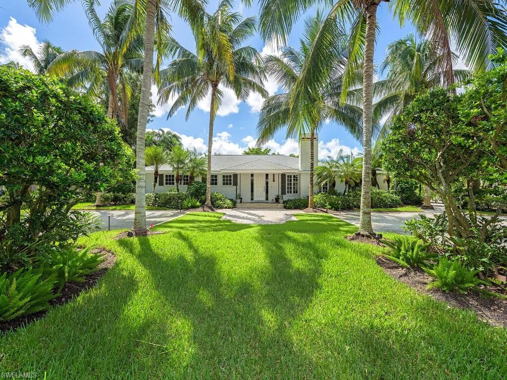 206 1st AVE N NAPLES, FL 34102