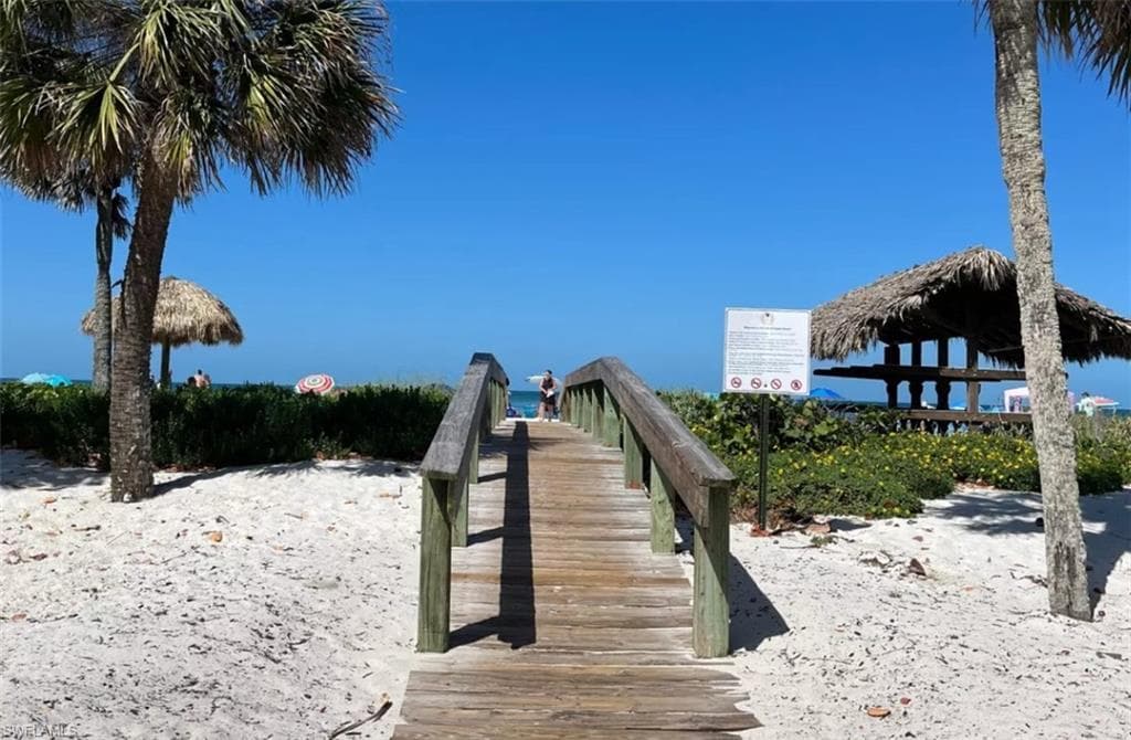 1300 Gulf Shore BLVD N 304 NAPLES, FL 34102