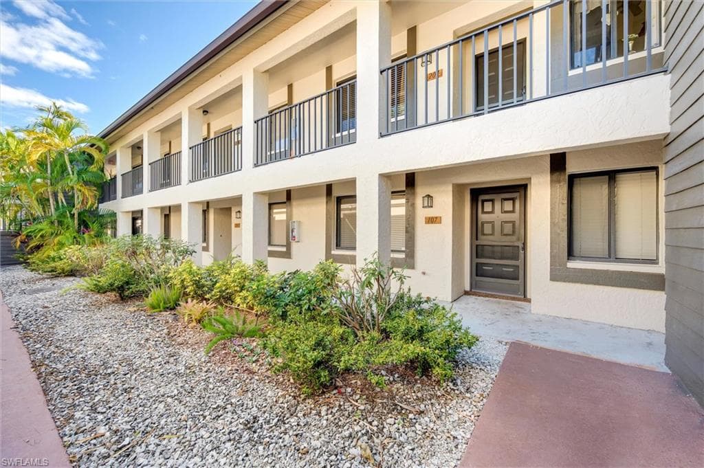 5825 Rattlesnake Hammock RD 107 NAPLES, FL 34109