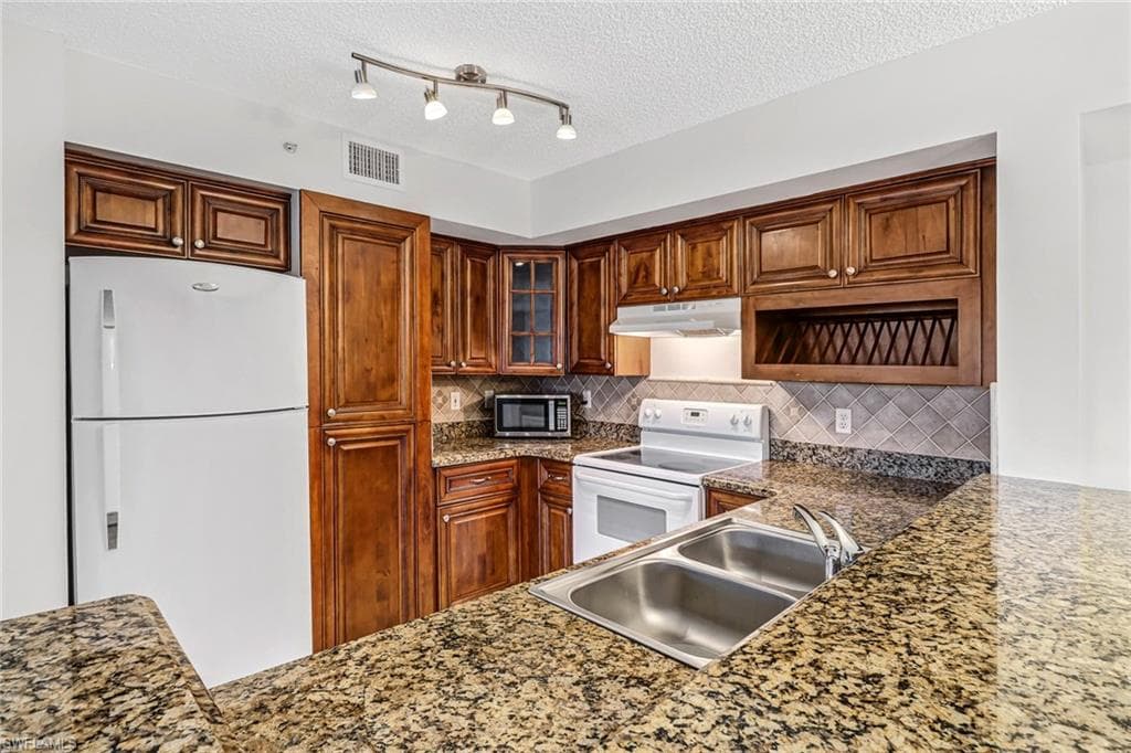 1240 Wildwood Lakes BLVD 206 NAPLES, FL 34104