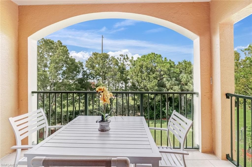 1190 Wildwood Lakes BLVD 306 NAPLES, FL 34104