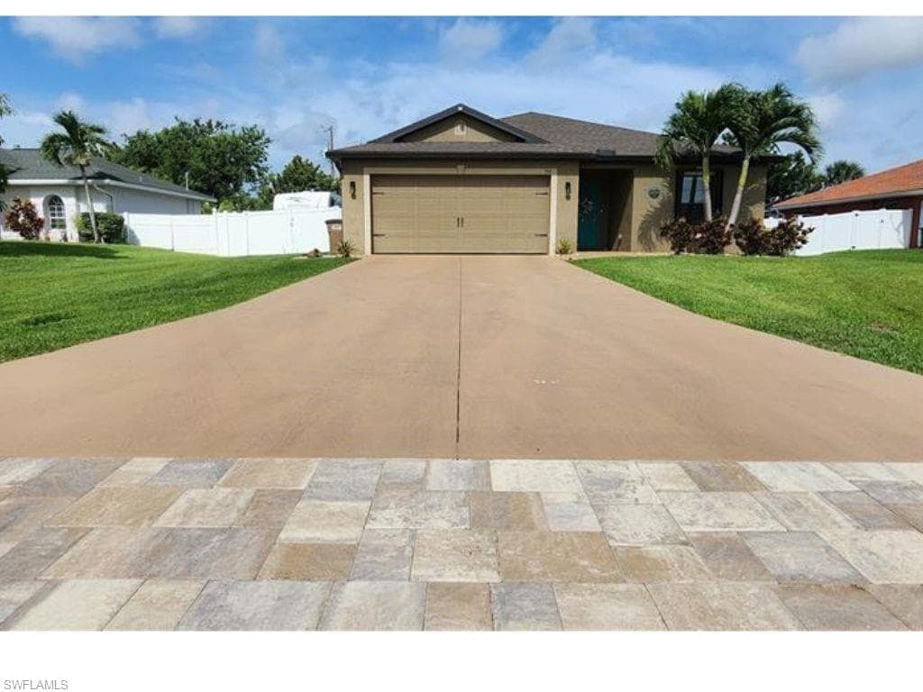 706 SW 9th CT CAPE CORAL, FL 33991