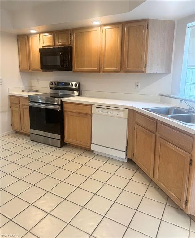 9852 Luna CIR B203 NAPLES, FL 34109