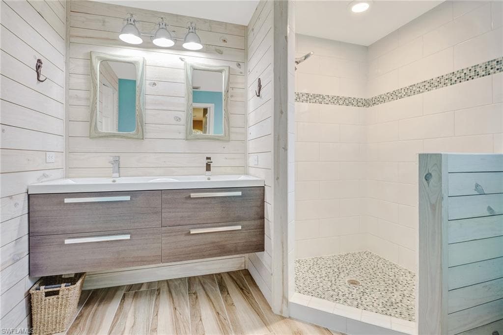10037 Heather LN 403 NAPLES, FL 34119