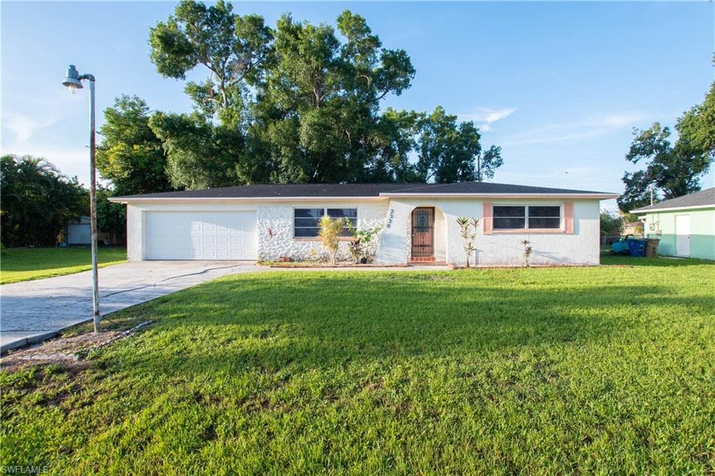 2330 Caladium RD FORT MYERS, FL 33905