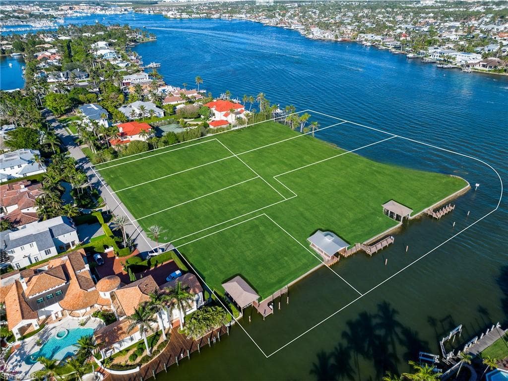 820 Jamaica LN NAPLES, FL 34102
